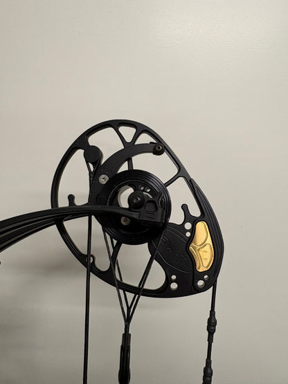 Mathews Title 40 Compound Bow LH Black 40-70 lbs - Used