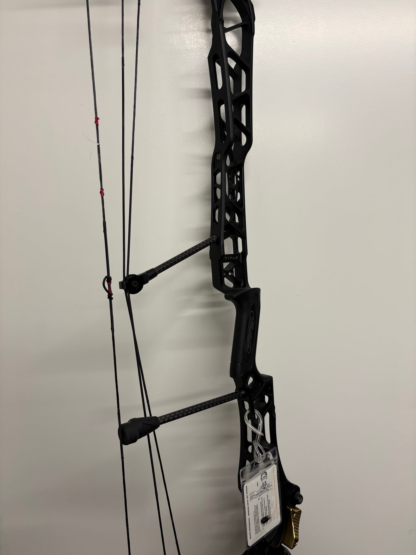 Mathews Title 40 Compound Bow LH Black 40-70 lbs - Used