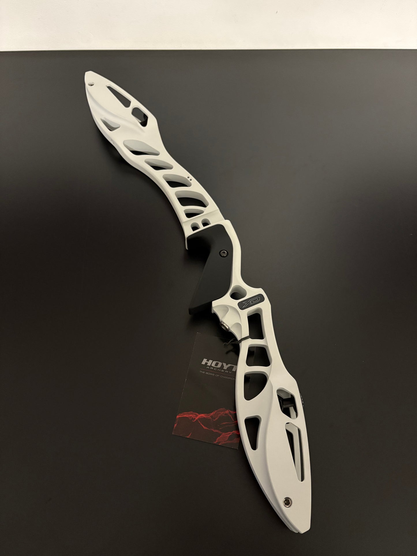 Hoyt Riser Formula XD 25'' LH Frost White - NEW