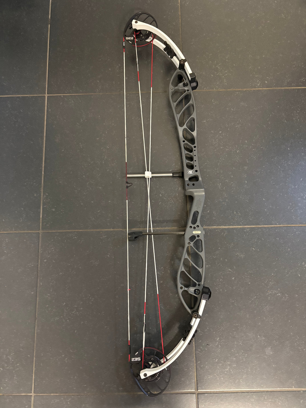 PSE Supra X 40 SE2 Compound Bow LH Charcoal 50-60 lbs - Used