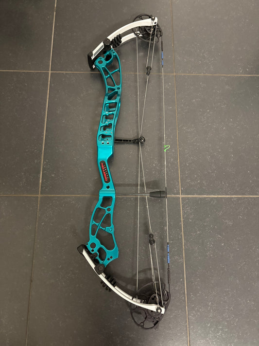 Darton Exodus Compound Bow RH/LH Teal 50-60 lbs - Used (#1.3)