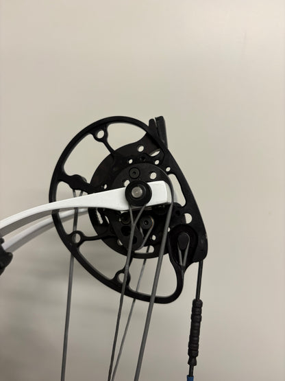 Darton Exodus Compound Bow RH/LH Teal 50-60 lbs - Used (#1.3)