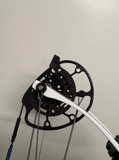 Darton Exodus Compound Bow RH/LH Teal 50-60 lbs - Used (#1.3)