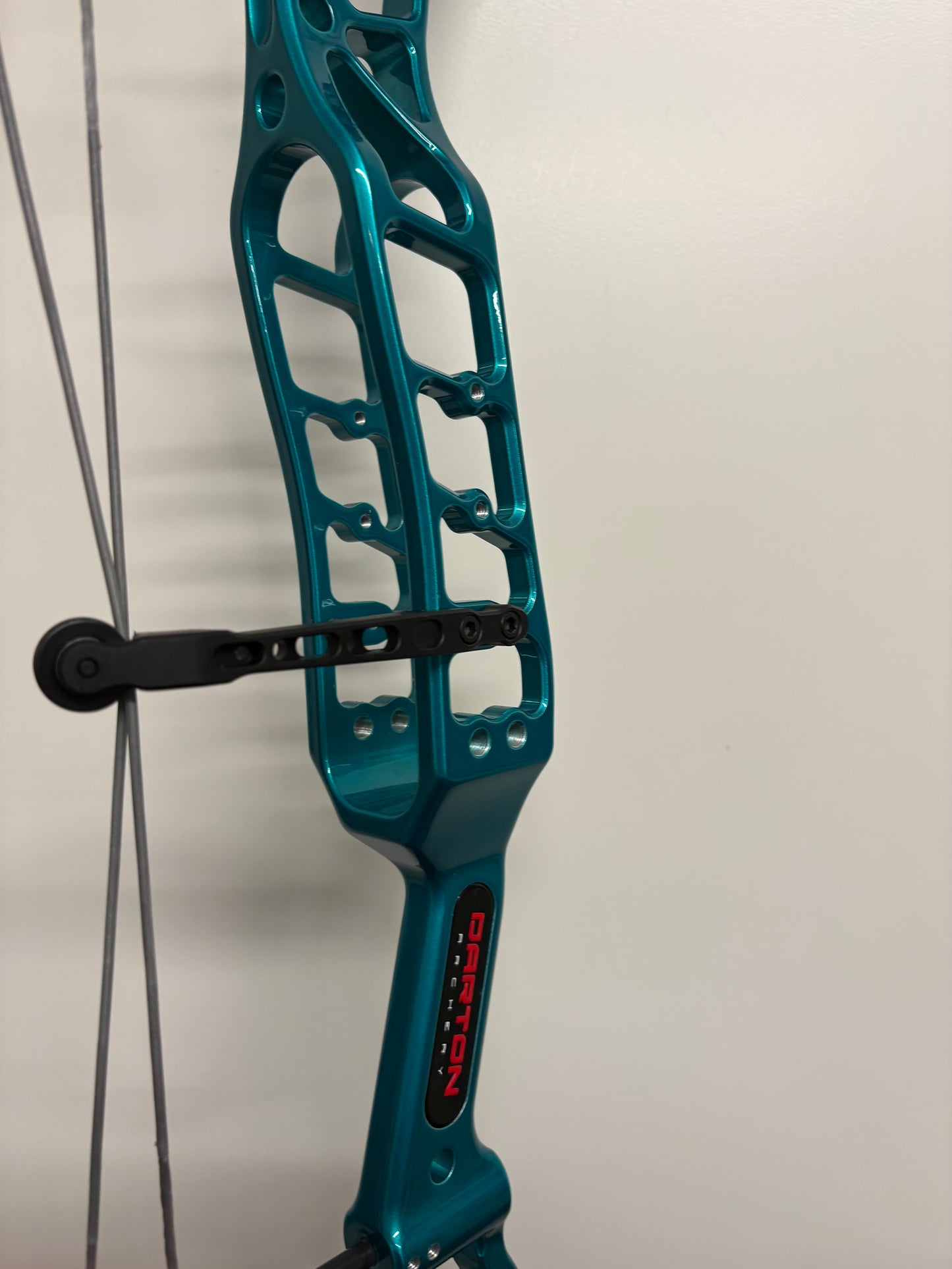 Darton Exodus Compound Bow RH/LH Teal 50-60 lbs - Used (#1.3)