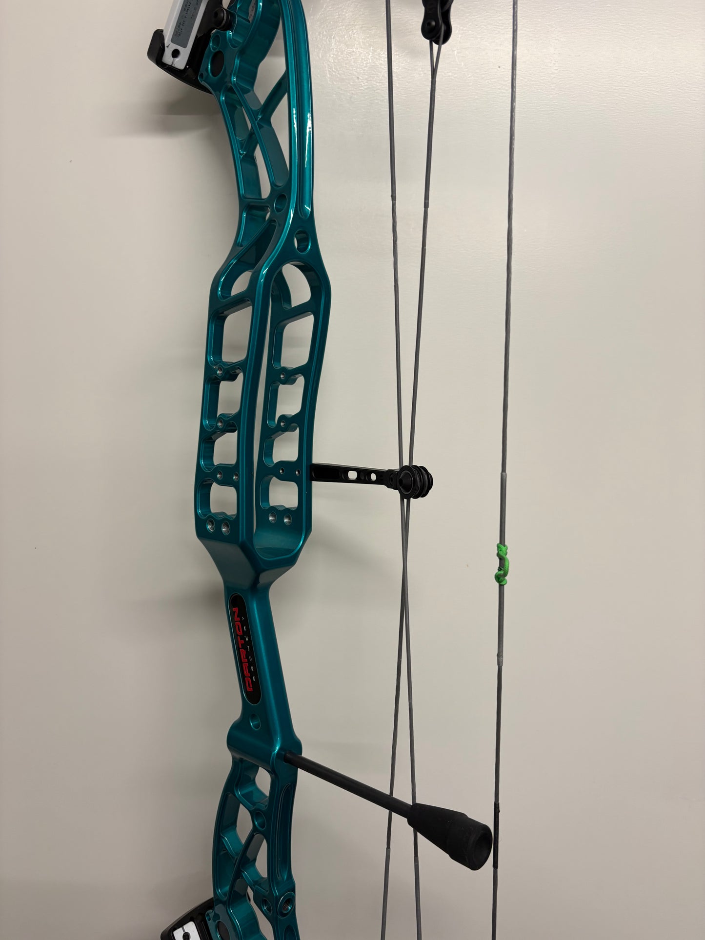 Darton Exodus Compound Bow RH/LH Teal 50-60 lbs - Used (#1.3)