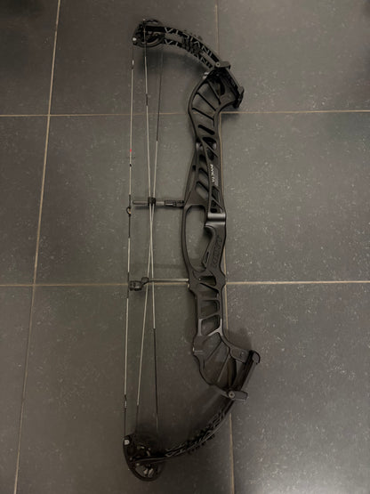 Hoyt Invicta 40 Compound Bow LH Black DCX #2 40-50 lbs - Used