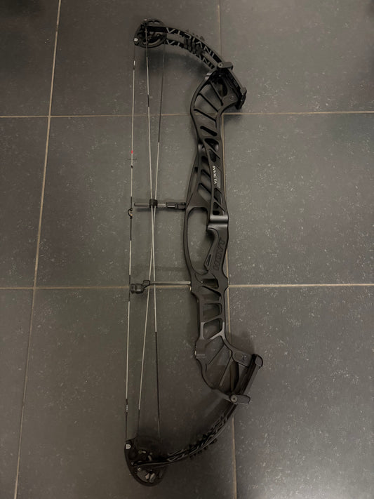 Hoyt Invicta 40 Compound Bow LH Black DCX #2 40-50 lbs - Used