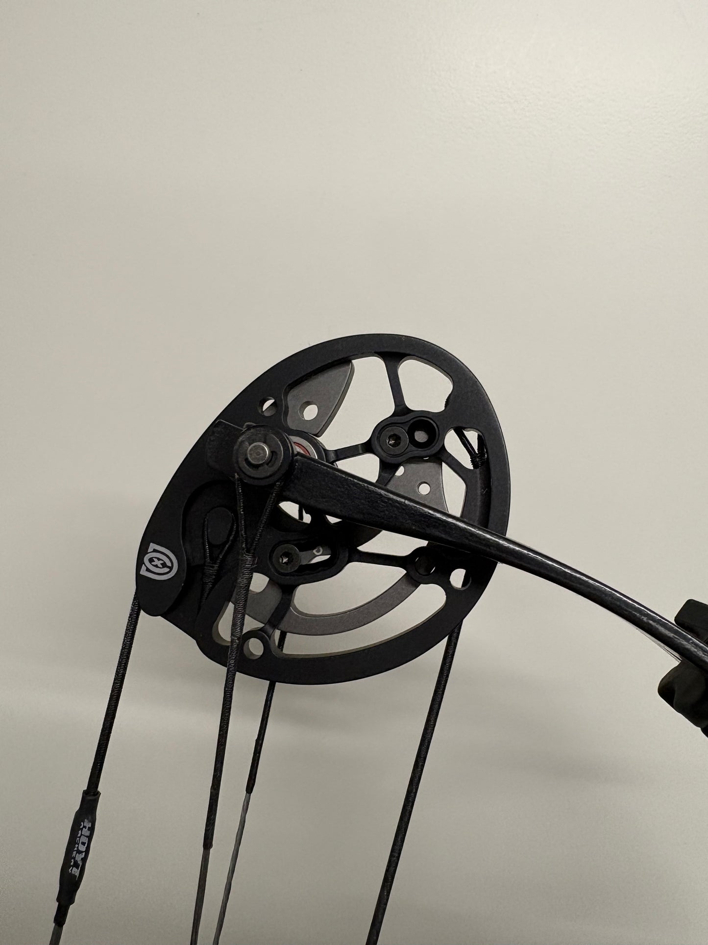 Hoyt Invicta 40 Compound Bow LH Black DCX #2 40-50 lbs - Used