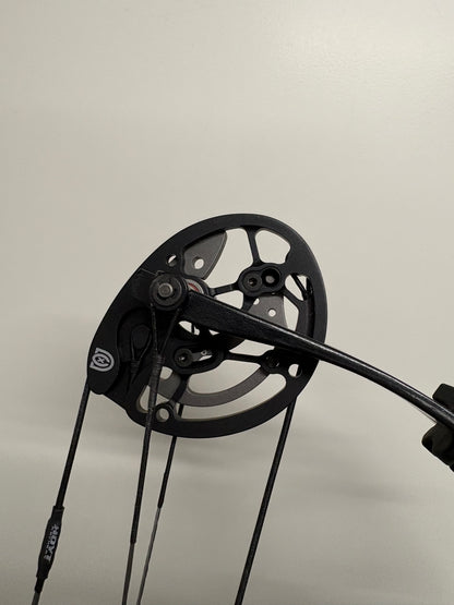 Hoyt Invicta 40 Compound Bow LH Black DCX #2 40-50 lbs - Used