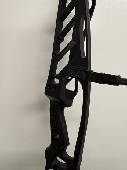 Hoyt Invicta 40 Compound Bow LH Black DCX #2 40-50 lbs - Used