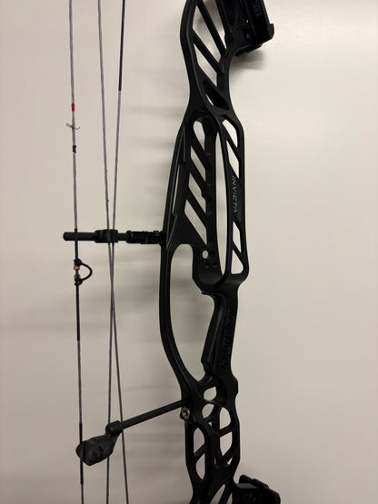 Hoyt Invicta 40 Compound Bow LH Black DCX #2 40-50 lbs - Used