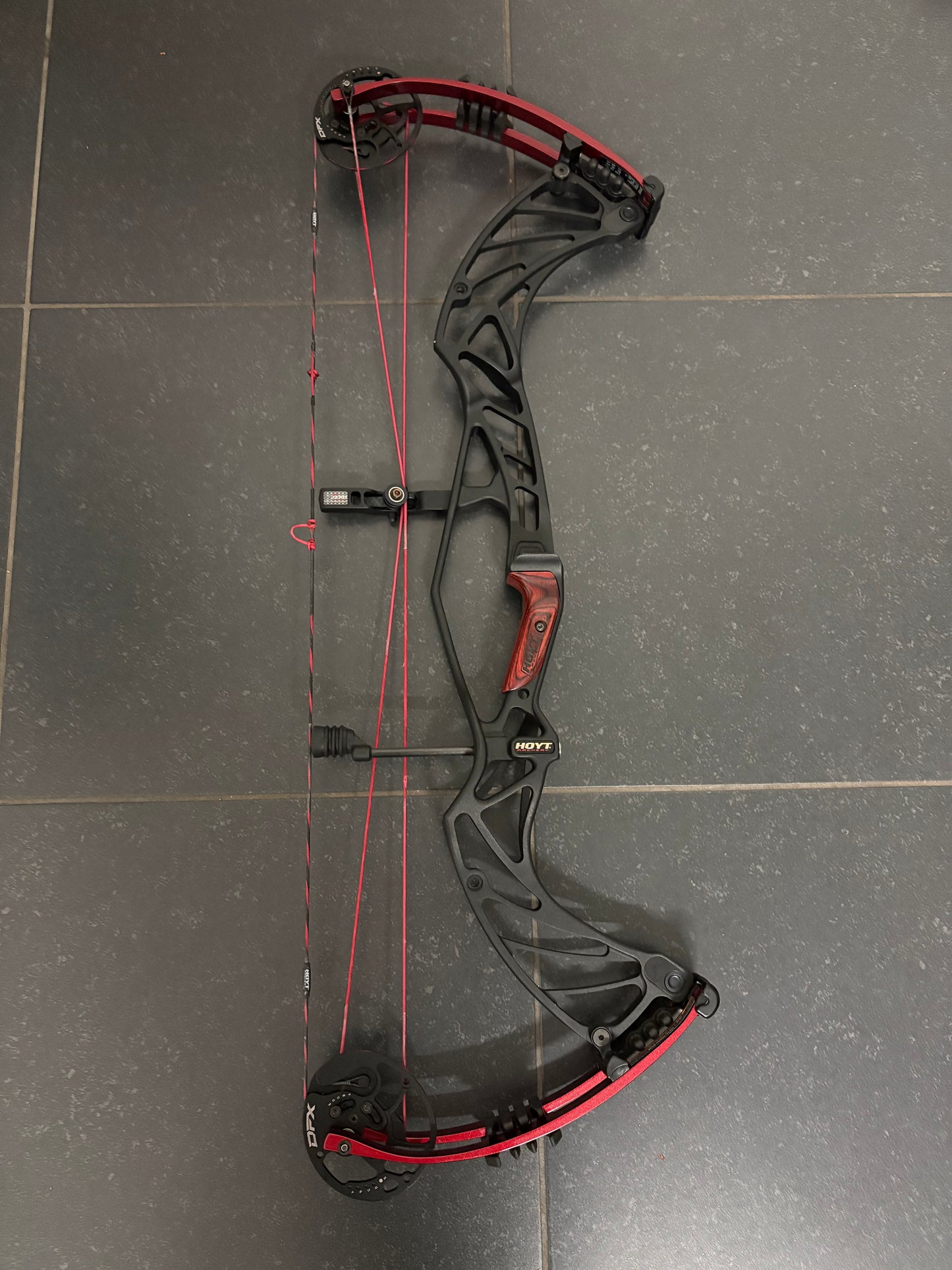 Hoyt Pro Defiant 34 Compound Bow LH Black Out DFX #2.1 50-60 lbs - Used