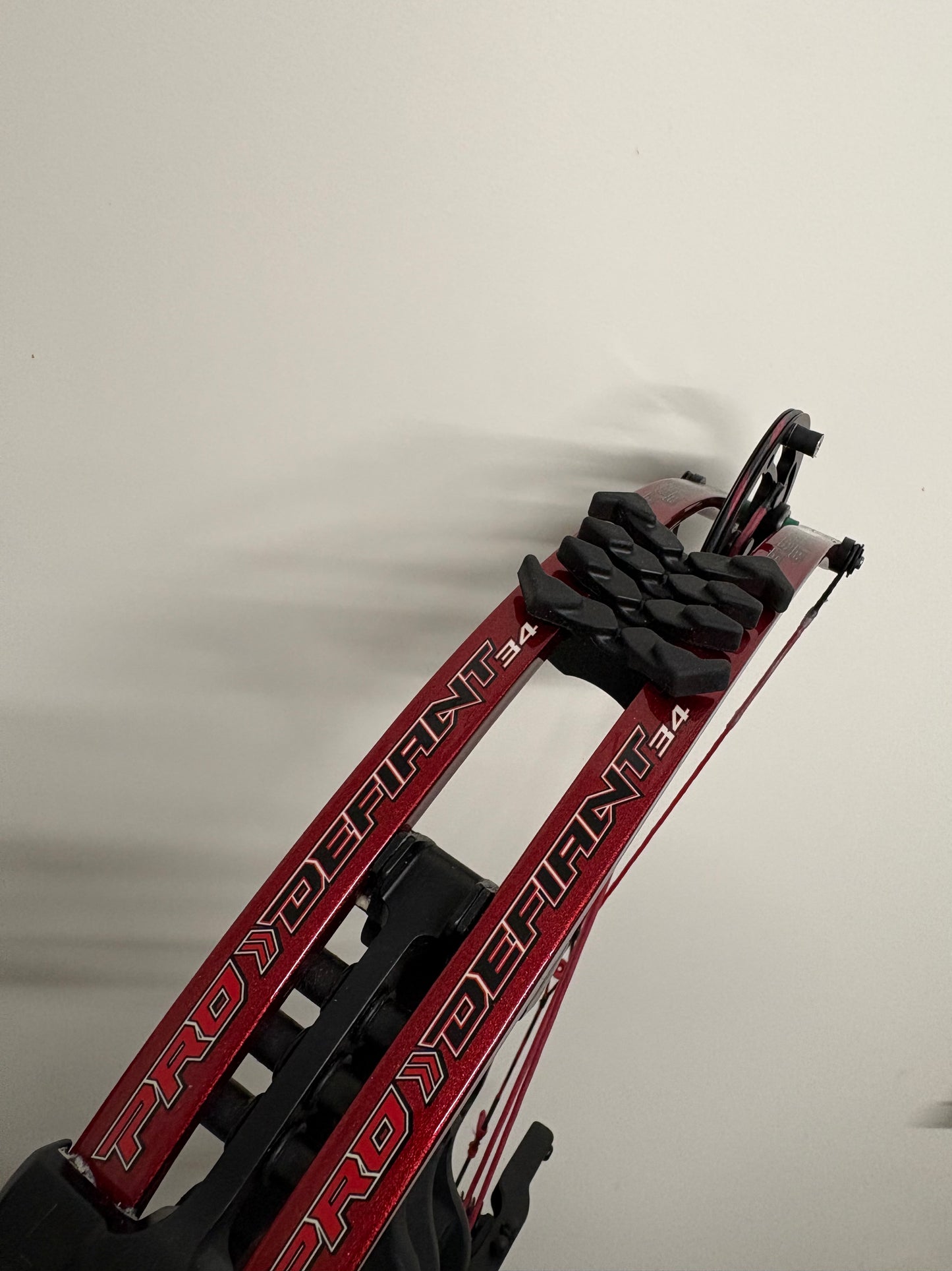Hoyt Pro Defiant 34 Compound Bow LH Black Out DFX #2.1 50-60 lbs - Used