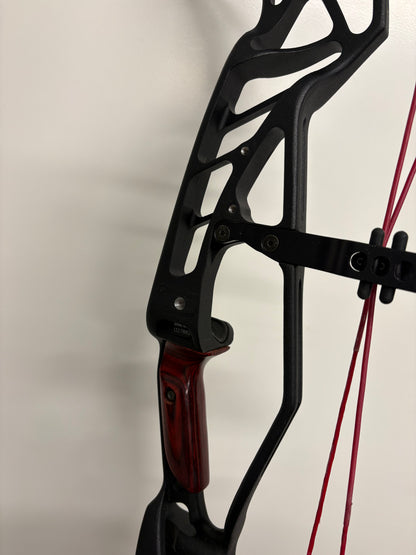 Hoyt Pro Defiant 34 Compound Bow LH Black Out DFX #2.1 50-60 lbs - Used