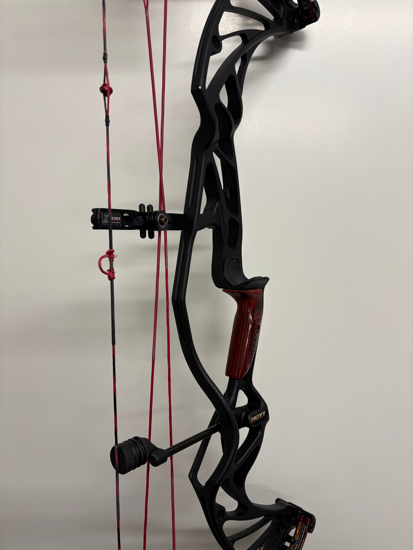Hoyt Pro Defiant 34 Compound Bow LH Black Out DFX #2.1 50-60 lbs - Used