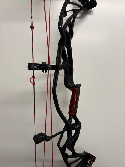 Hoyt Pro Defiant 34 Compound Bow LH Black Out DFX #2.1 50-60 lbs - Used