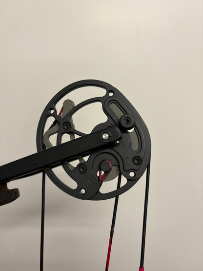 Elite Tour Compound Bow RH Black 50-60 lbs 28.5 inch DL - Used