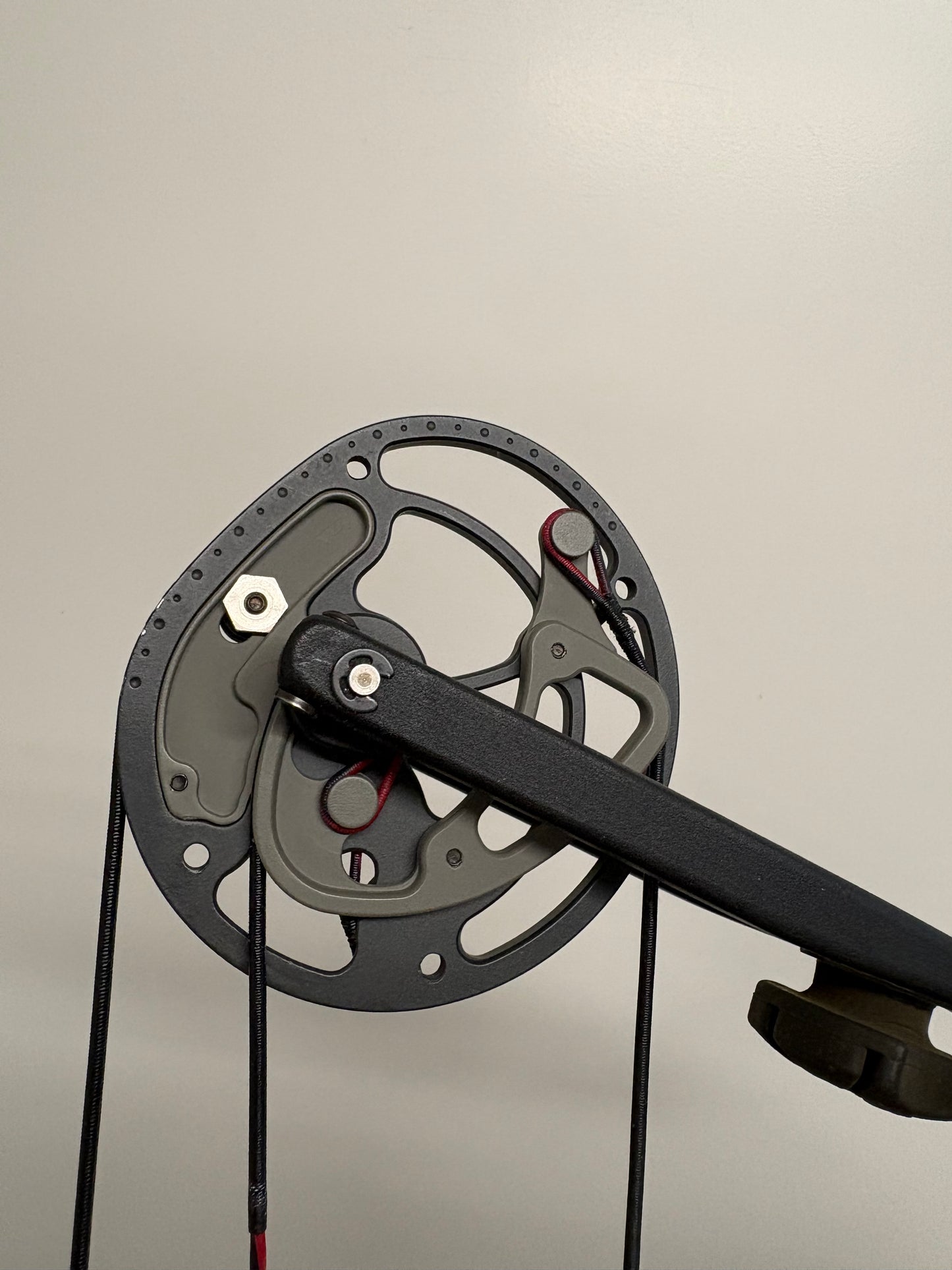 Elite Tour Compound Bow RH Black 50-60 lbs 28.5 inch DL - Used