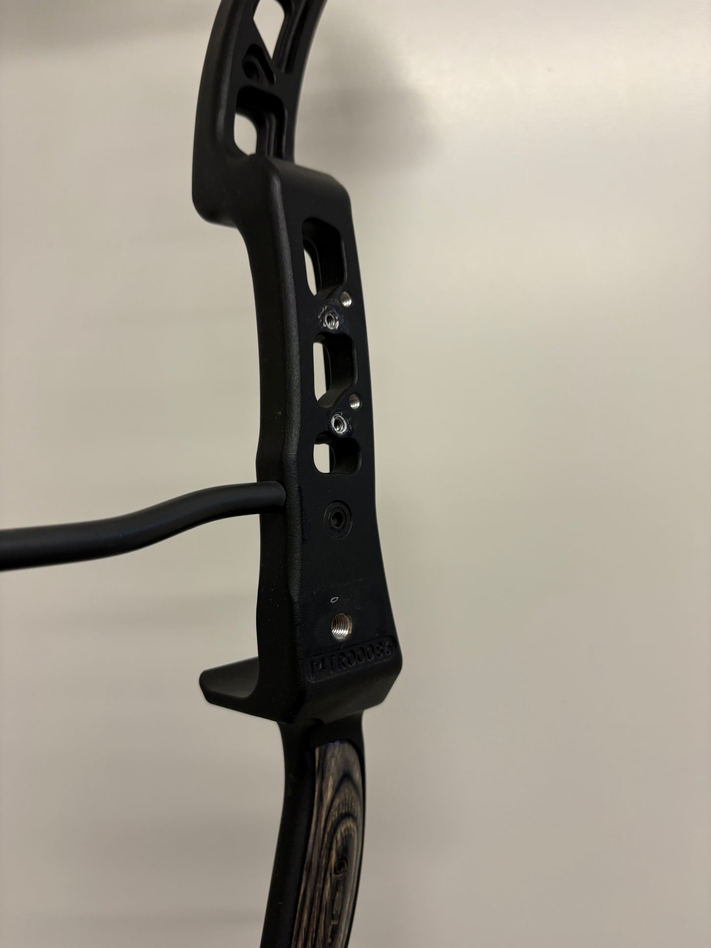 Elite Tour Compound Bow RH Black 50-60 lbs 28.5 inch DL - Used