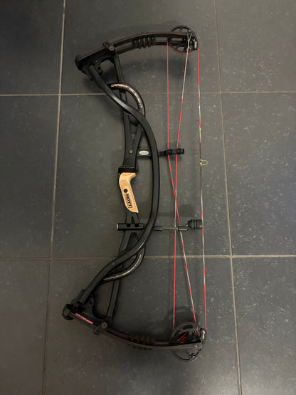 Hoyt Carbon Element 32 Compound Bow RH Black 40-50 lbs - Used