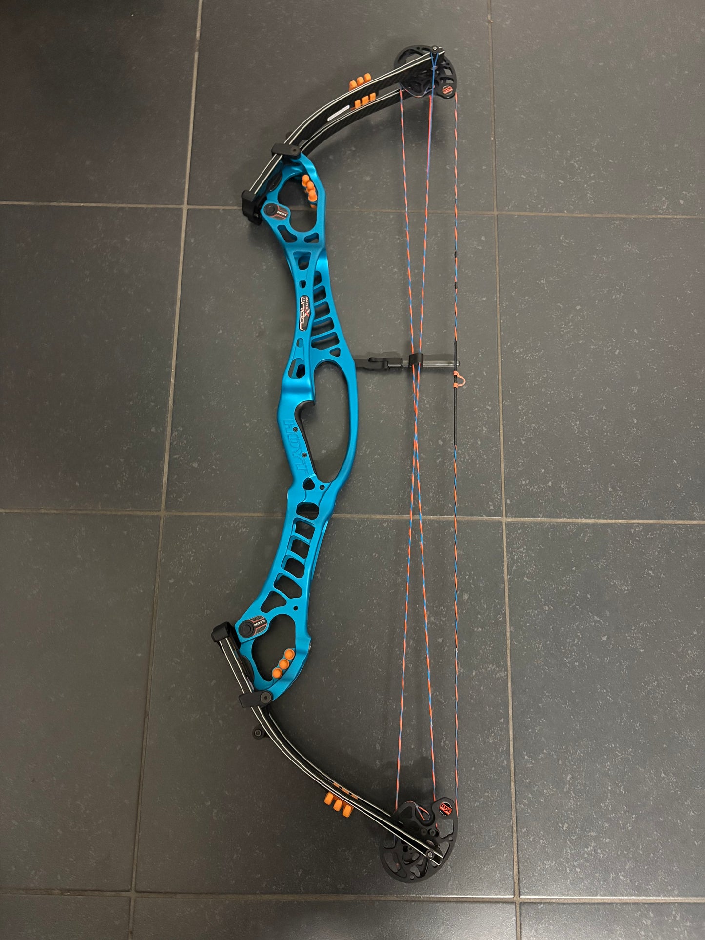 Hoyt Podium X Elite 40 Compound Bow RH Electric Teal GTX #4 50-60 lbs - Used