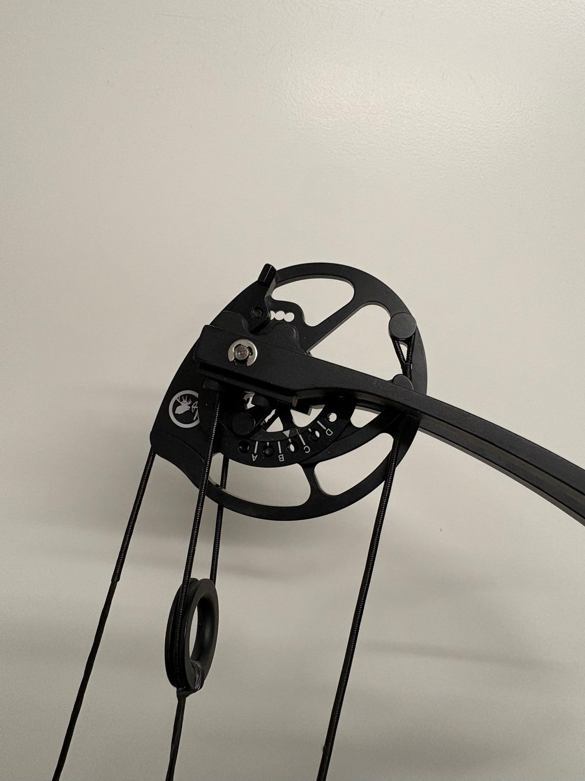 Topoint Reliance Pro 38 Compound Bow RH Black 35-50 lbs - NEW