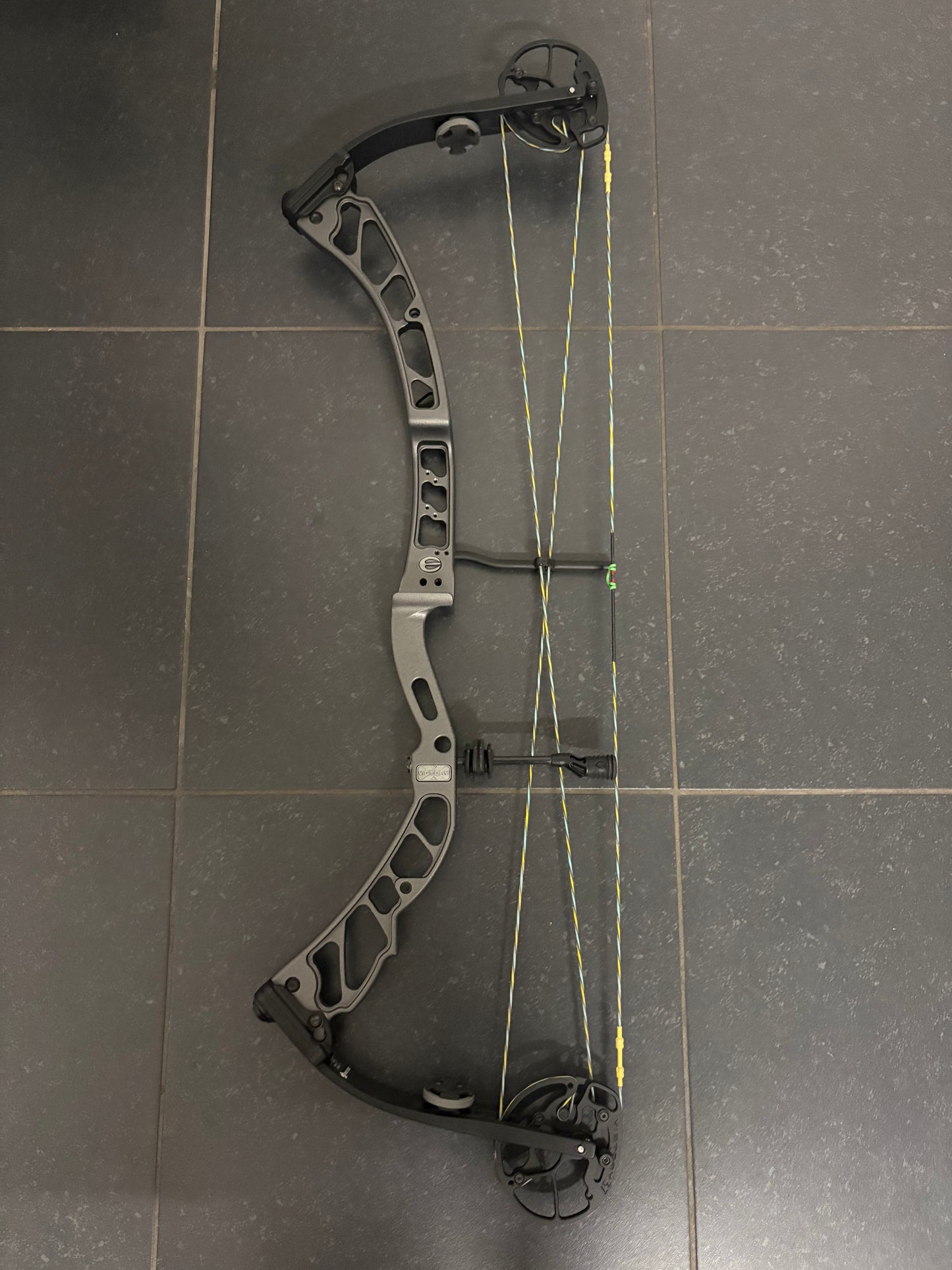 Elite Victory X 37 Compound Bow RH Grey 50-60 lbs - Used