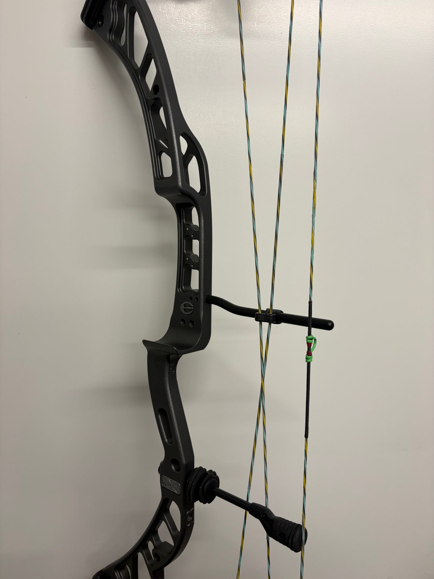 Elite Victory X 37 Compound Bow RH Grey 50-60 lbs - Used