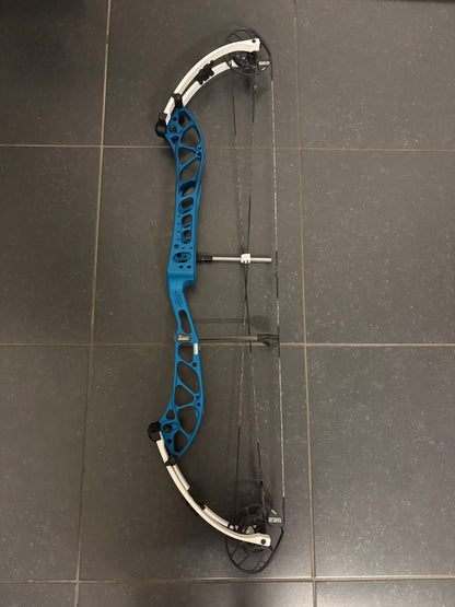 PSE Dominator Duo X 40 SE2 Compound Bow RH/LH Navy Blue 50-60 lbs - Used