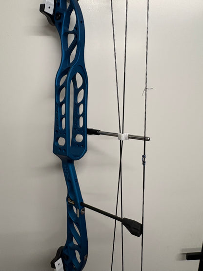 PSE Dominator Duo X 40 SE2 Compound Bow RH/LH Navy Blue 50-60 lbs - Used