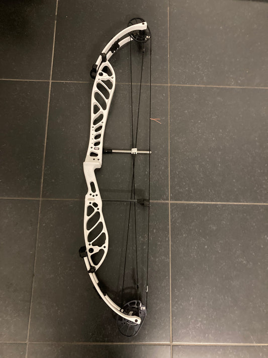 PSE Supra X 40 M2 Compound Bow RH White 50-60 lbs - Used