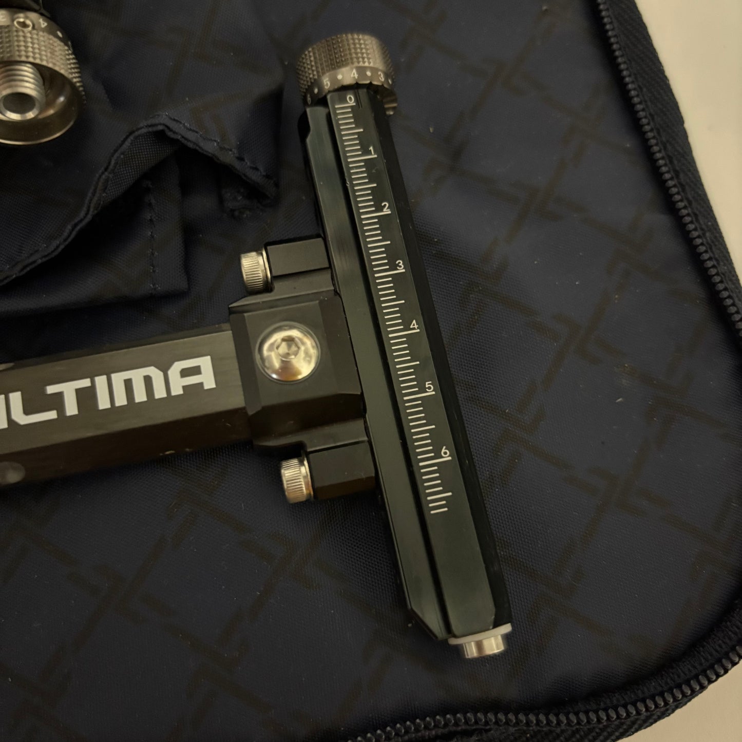 Shibuya Ultima CPX II Compound Sight RH Black 400-6 inch - Show Model (#BB80)