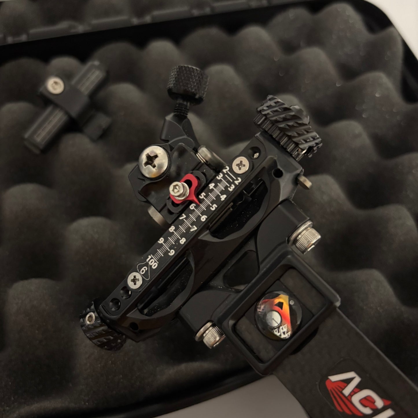 Axcel Achieve XP 1.5 Variable Range Compound Sight RH Black 6'' - Used (#OB89)