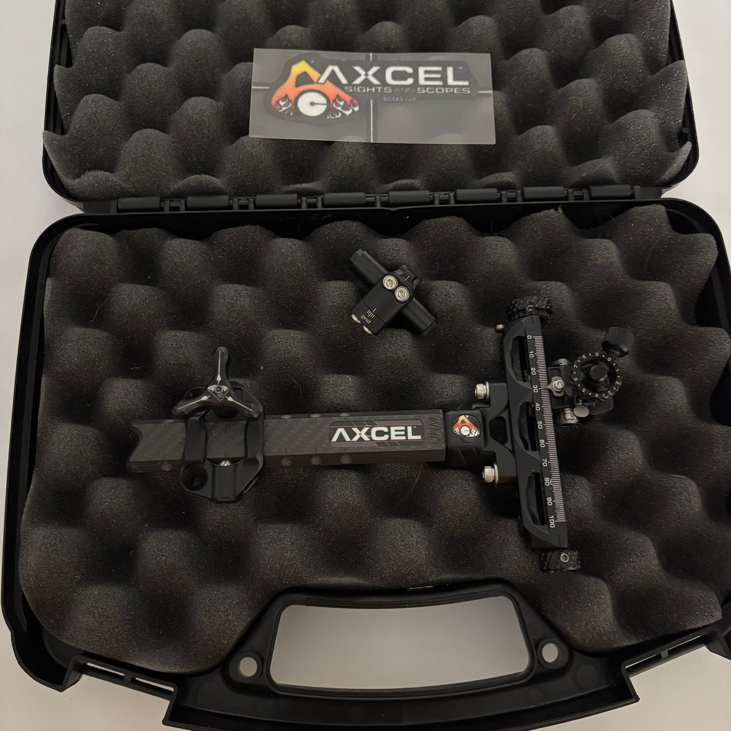 Axcel Achieve XP Compound Sight RH Black 6'' - Used (#OB90)