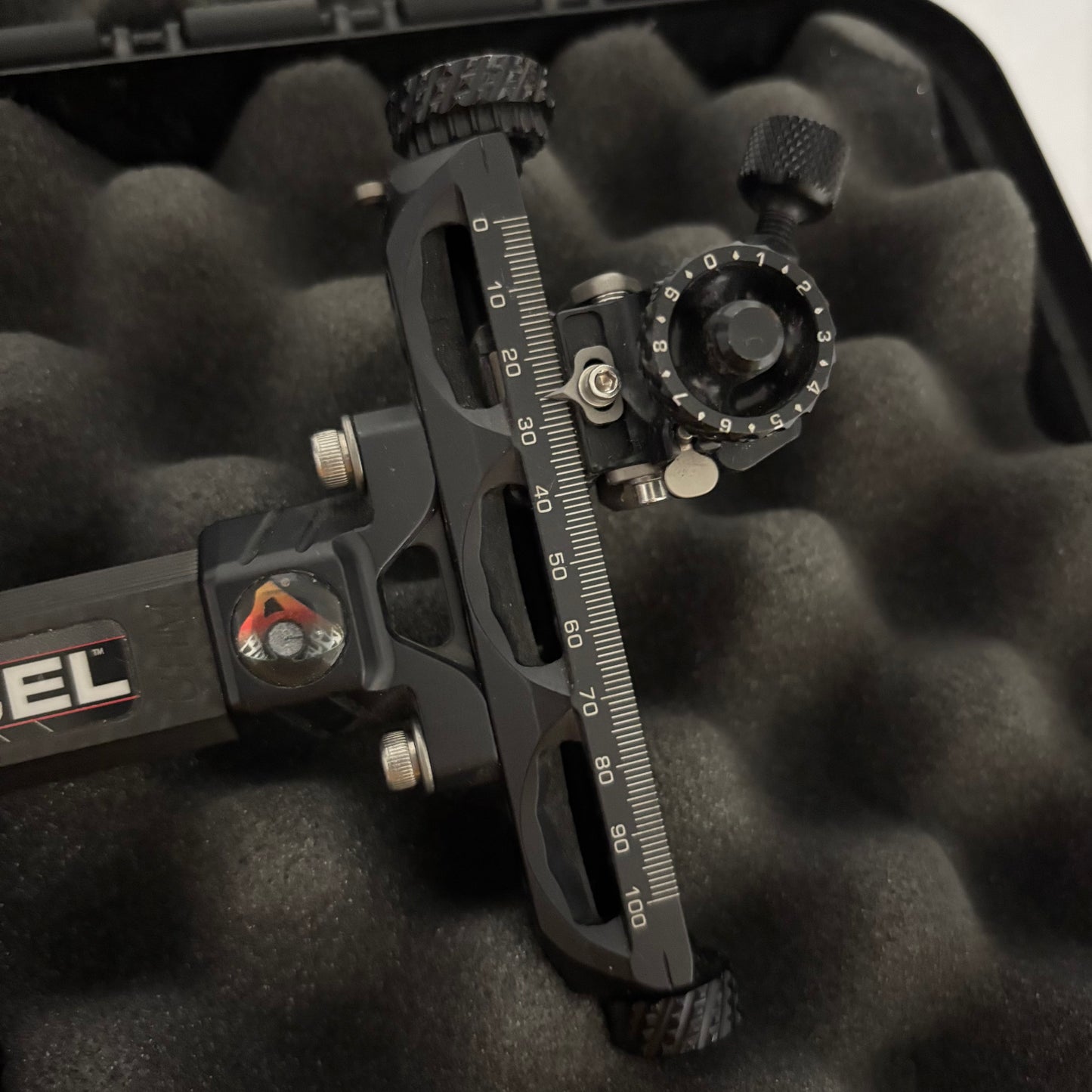 Axcel Achieve XP Compound Sight RH Black 6'' - Used (#OB91)