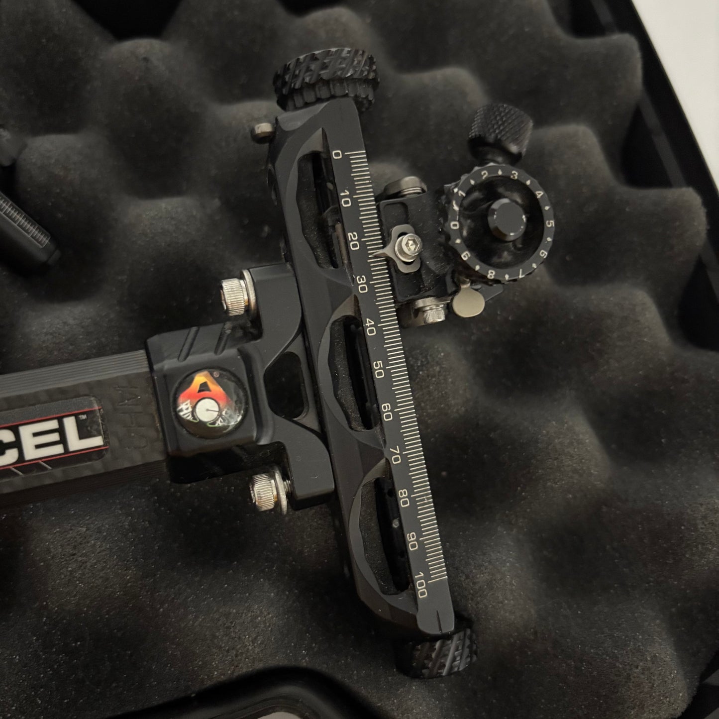 Axcel Achieve XP Compound Sight RH Black 6'' - Used (#OB92)