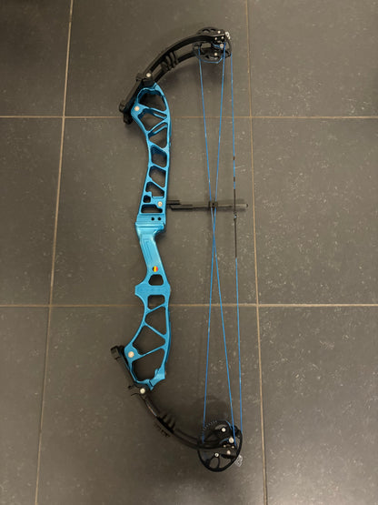 Mybo Edge 35 Compound Bow RH Ice Blue #E2 Cam 40-50 lbs - Used (1.1)