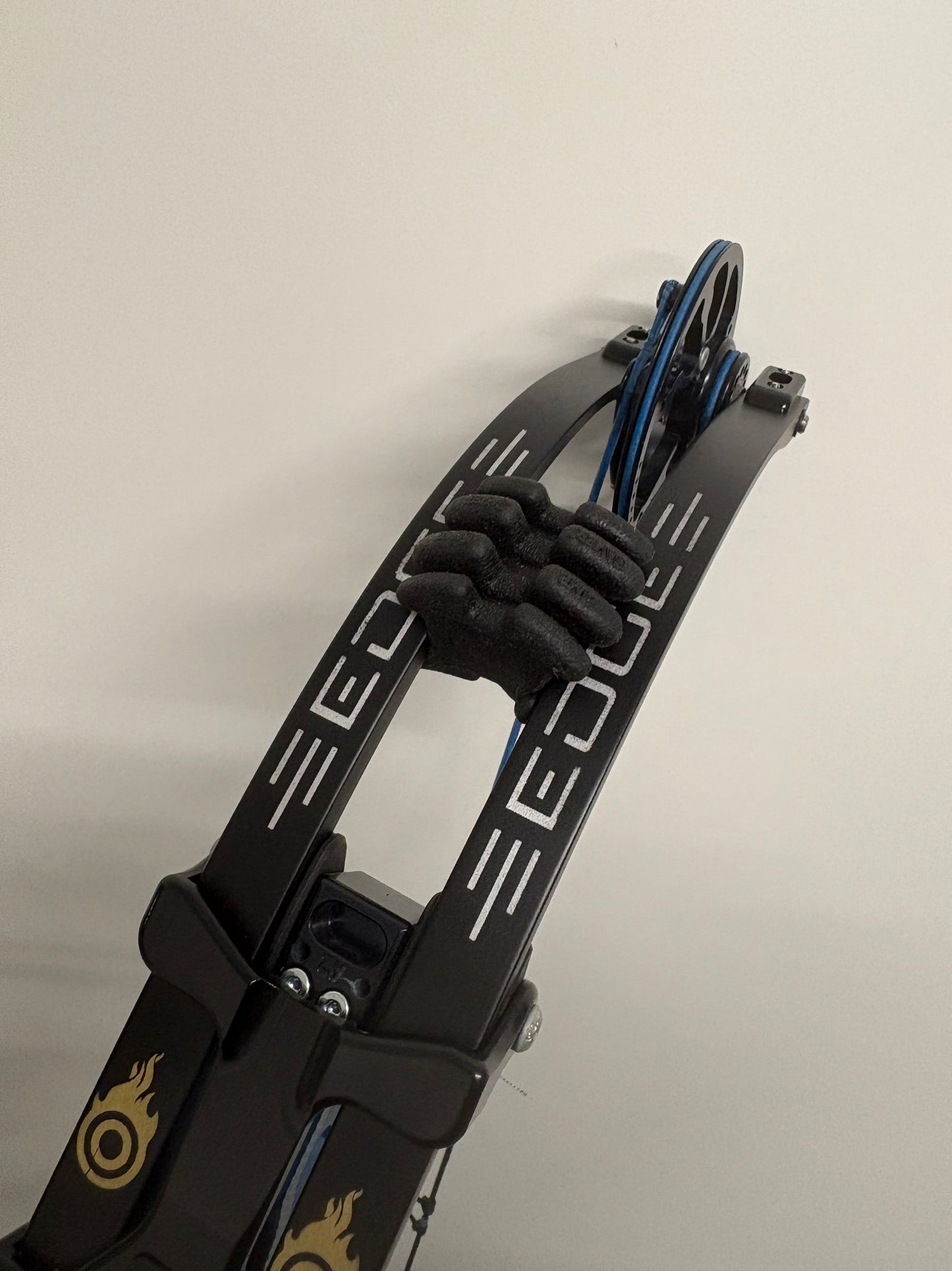 Mybo Edge 35 Compound Bow RH Ice Blue #E2 Cam 40-50 lbs - Used (1.1)