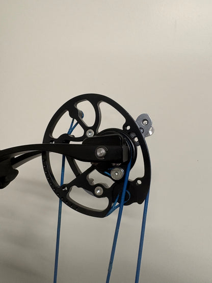 Mybo Edge 35 Compound Bow RH Ice Blue #E2 Cam 40-50 lbs - Used (1.1)