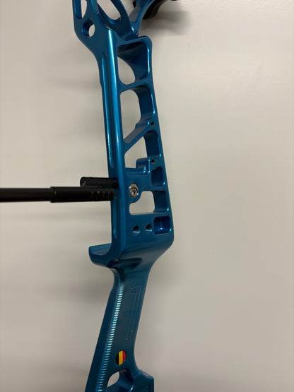 Mybo Edge 35 Compound Bow RH Ice Blue #E2 Cam 40-50 lbs - Used (1.1)