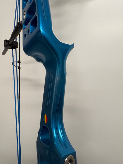 Mybo Edge 35 Compound Bow RH Ice Blue #E2 Cam 40-50 lbs - Used (1.1)