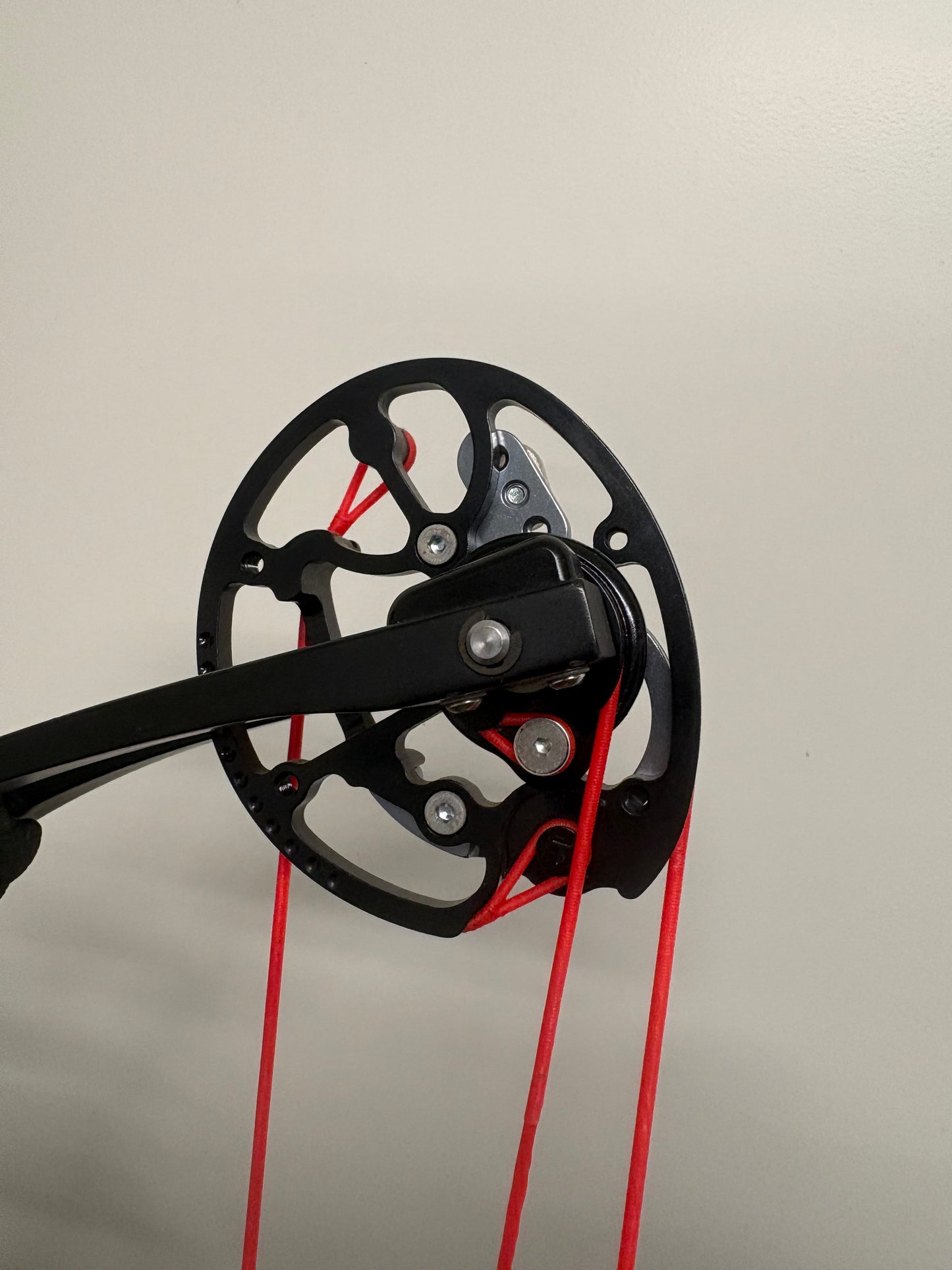 Mybo Edge Compound Bow RH Midnight Black #E2 Cam 50-60 lbs - Used (1.1)