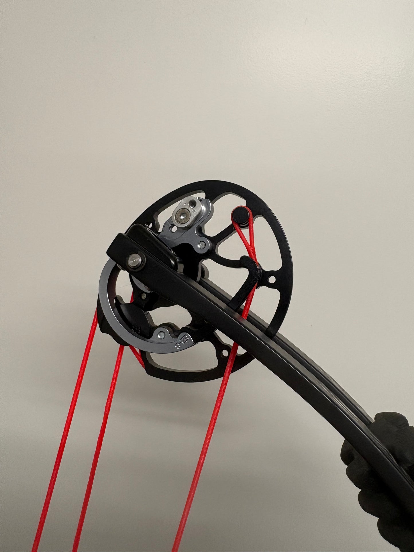 Mybo Edge Compound Bow RH Midnight Black #E2 Cam 50-60 lbs - Used (1.1)