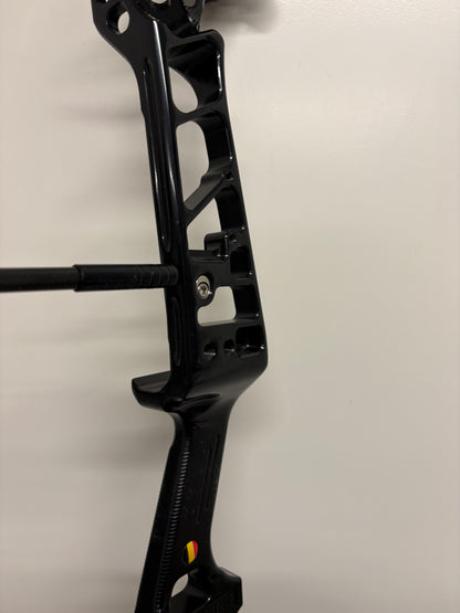 Mybo Edge Compound Bow RH Midnight Black #E2 Cam 50-60 lbs - Used (1.1)