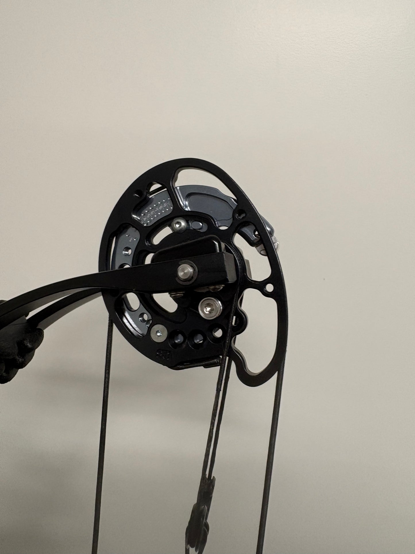 Mybo Revolution 37 Compound Bow RH Royal Blue 40-50 S-cam - Used