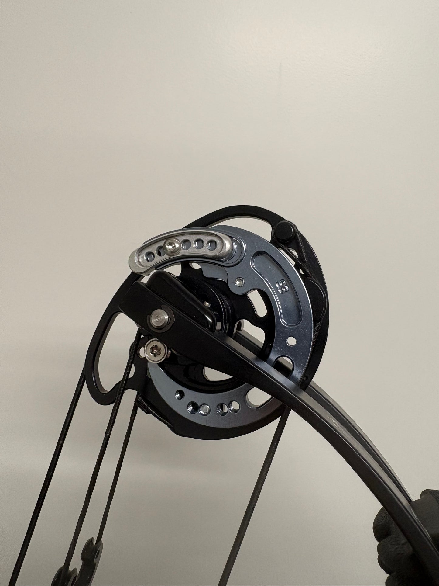 Mybo Revolution 37 Compound Bow RH Royal Blue 40-50 S-cam - Used