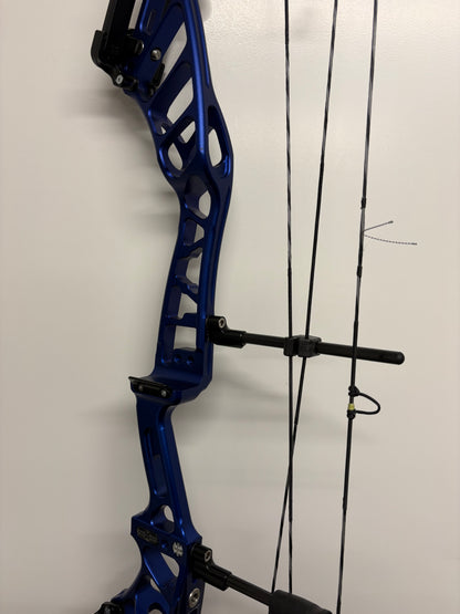 Mybo Revolution 37 Compound Bow RH Royal Blue 40-50 S-cam - Used