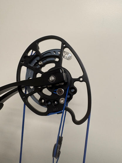 Mybo Revolution 37 Compound Bow RH Stormtrooper White 50-60 R-cam - Used