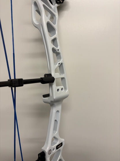 Mybo Revolution 37 Compound Bow RH Stormtrooper White 50-60 R-cam - Used