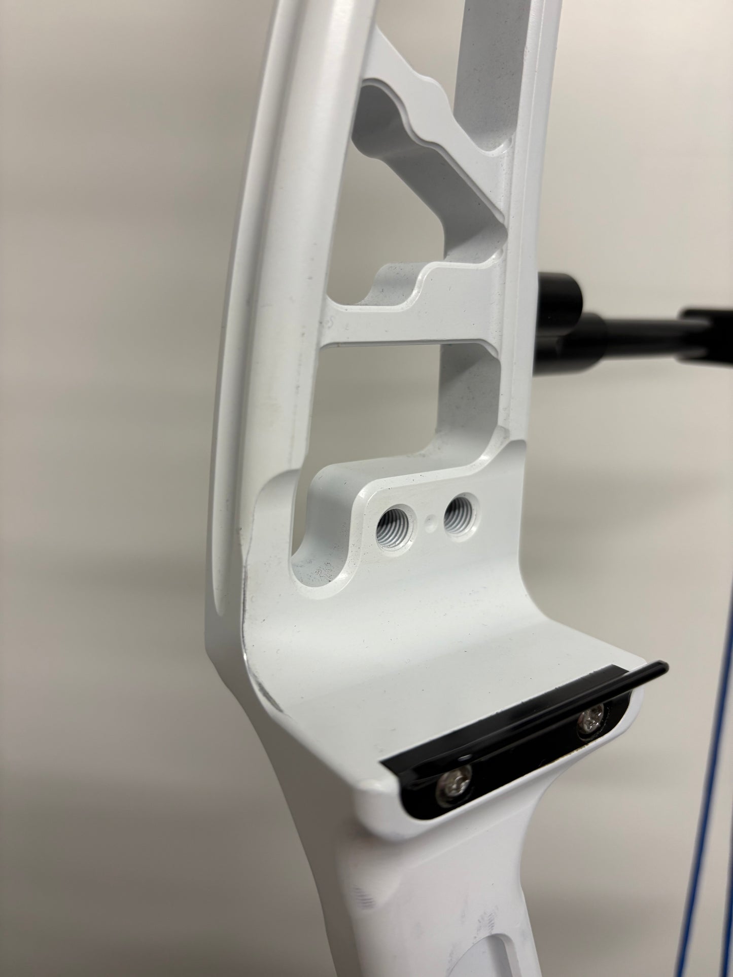 Mybo Revolution 37 Compound Bow RH Stormtrooper White 50-60 R-cam - Used